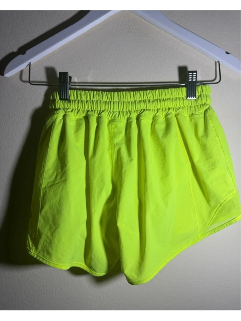 Lululemon Hotty Hot Athletic Shorts in Neon Yellow Sz 4